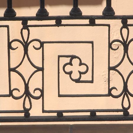 Hostal Parellades Sitges Exterior photo