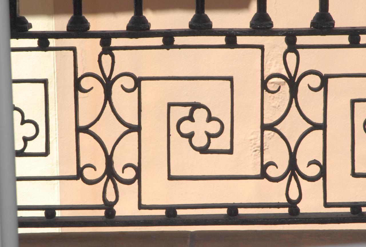 Hostal Parellades Sitges Exterior photo